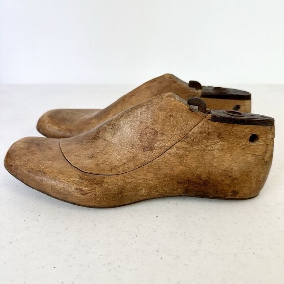 Vintage Pair Of Wooden 8” Industrial Shoe Factory Mold Marked 31 On Bottom - Picture 4 of 6